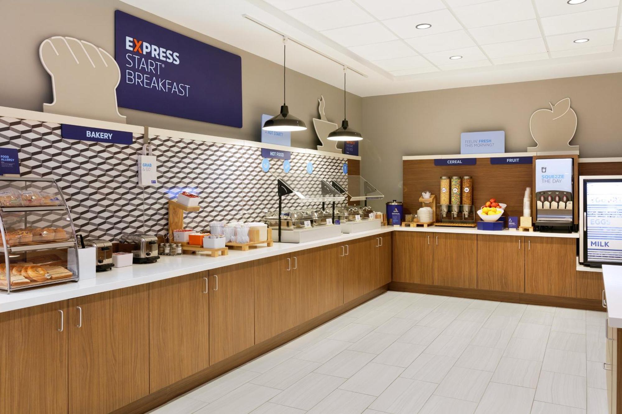 Holiday Inn Express Baltimore At The Stadiums By Ihg Экстерьер фото
