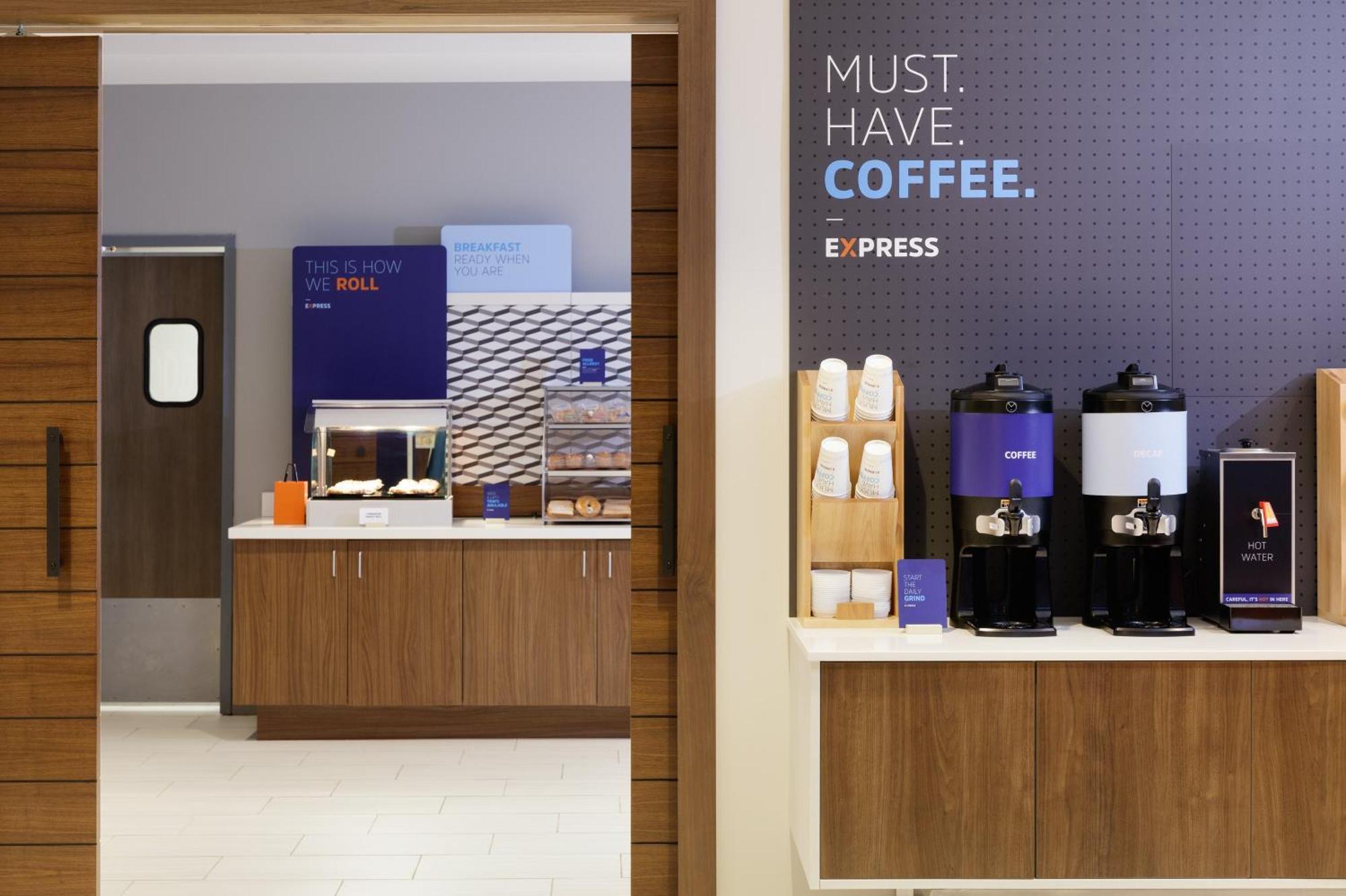 Holiday Inn Express Baltimore At The Stadiums By Ihg Экстерьер фото