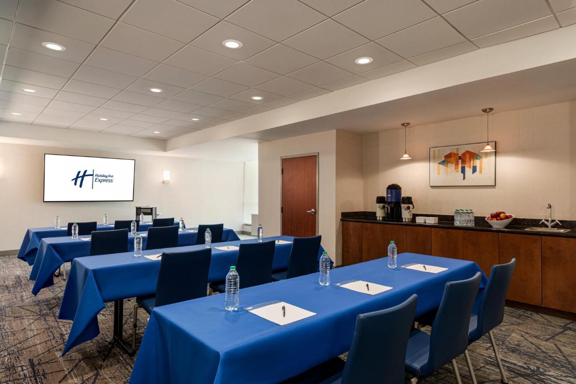 Holiday Inn Express Baltimore At The Stadiums By Ihg Экстерьер фото