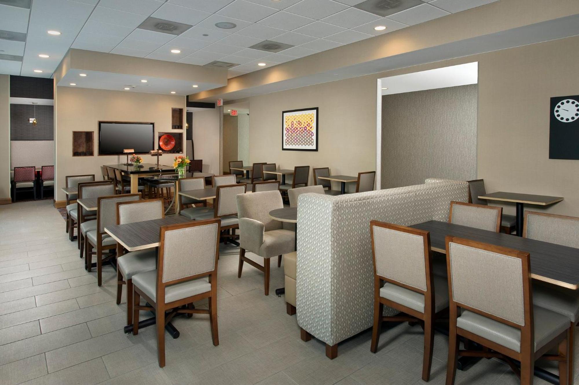 Holiday Inn Express Baltimore At The Stadiums By Ihg Экстерьер фото